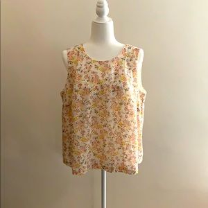 Sleeveless blouse, flowers, eyelet